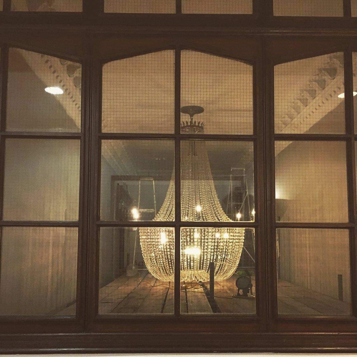 rowanhopes's tweet photo. Such a privilege to hear about so much amazing linguistics research at #UKLVC11 - & to come across this chandelier room at the conf dinner! https://t.co/AizATr631Q