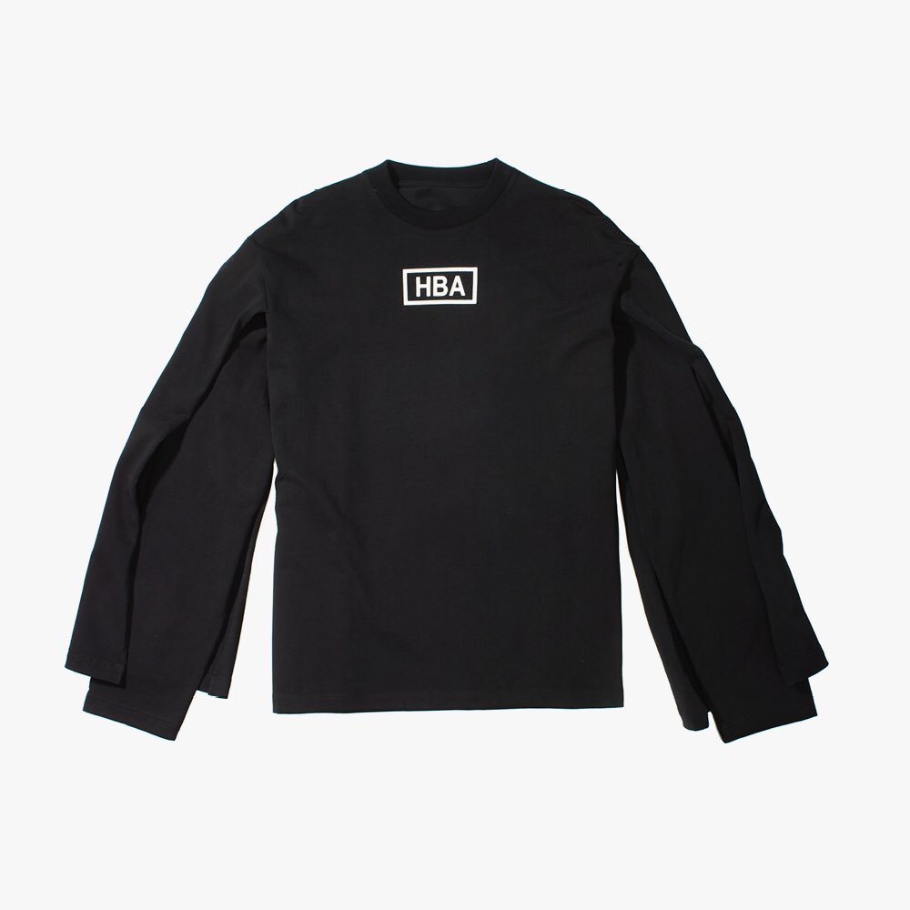 fvshiondvting's tweet photo. #OrderYour HoodbyAir x VOGUE sweater it's a rare collaboration for Vogue's 125th anniversary. https://t.co/vlLqTLXV5w