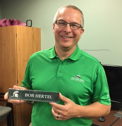 VIKTORIncentive's tweet photo. It has been an amazing week... after 13 years on the job, Bob finally got his name plate! #worththewait #deluxe #deskplate #ItsOfficial https://t.co/Luve8pMCYV