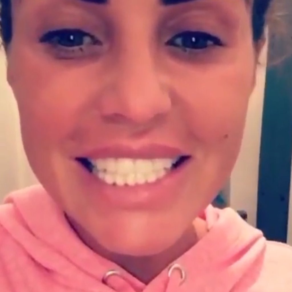 @officialkatieprice loves our powder!! 😍😍 Head over to Katie's Instagram page to check out her review! #smilespowder