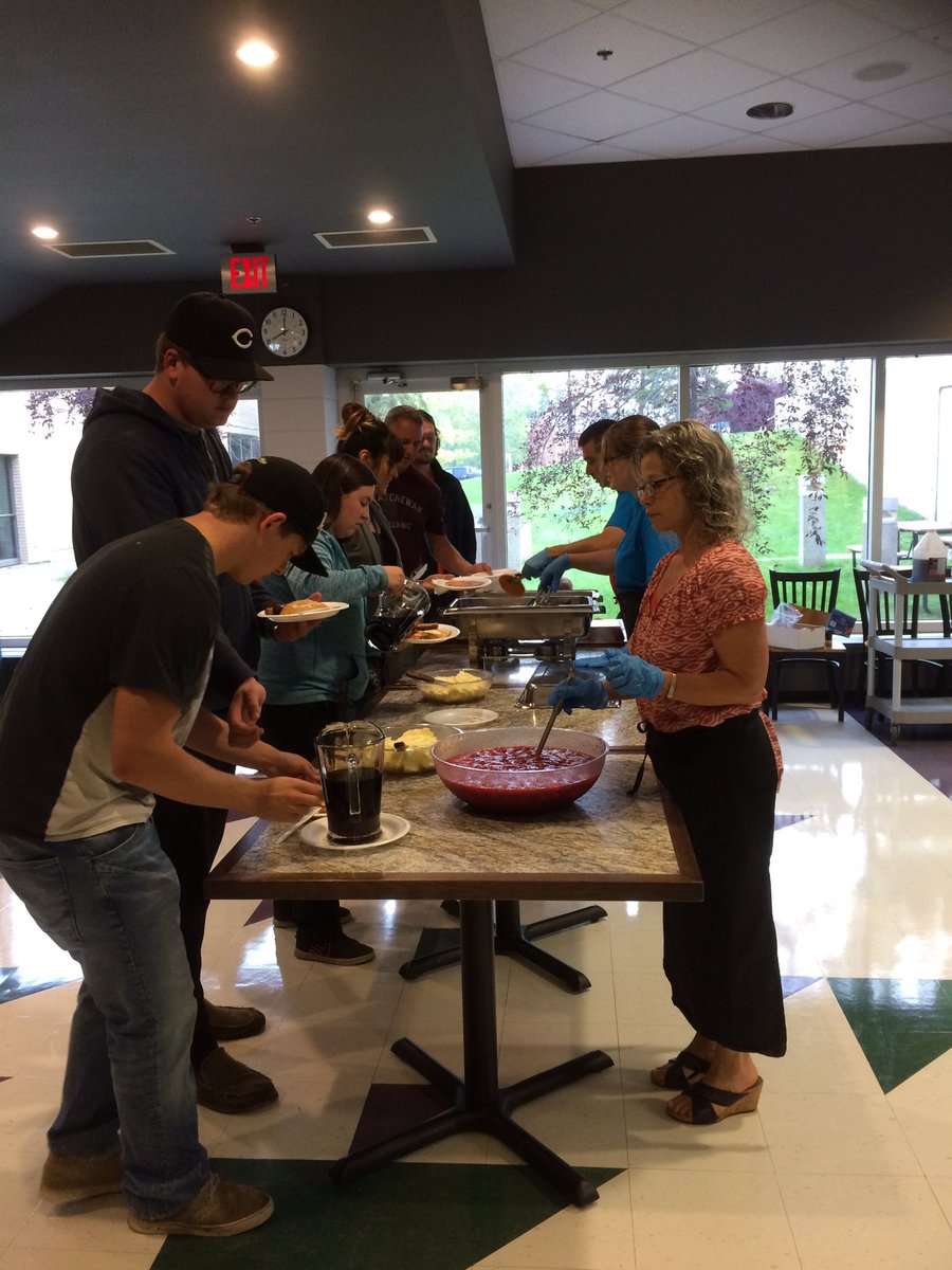 MommyMermaid_'s tweet photo. #oweek17 Pancake breakfast @PortageCollege happening now! Don't forget to enter the #photo contest for Samsung VR gear. https://t.co/iKdSlXOdmC