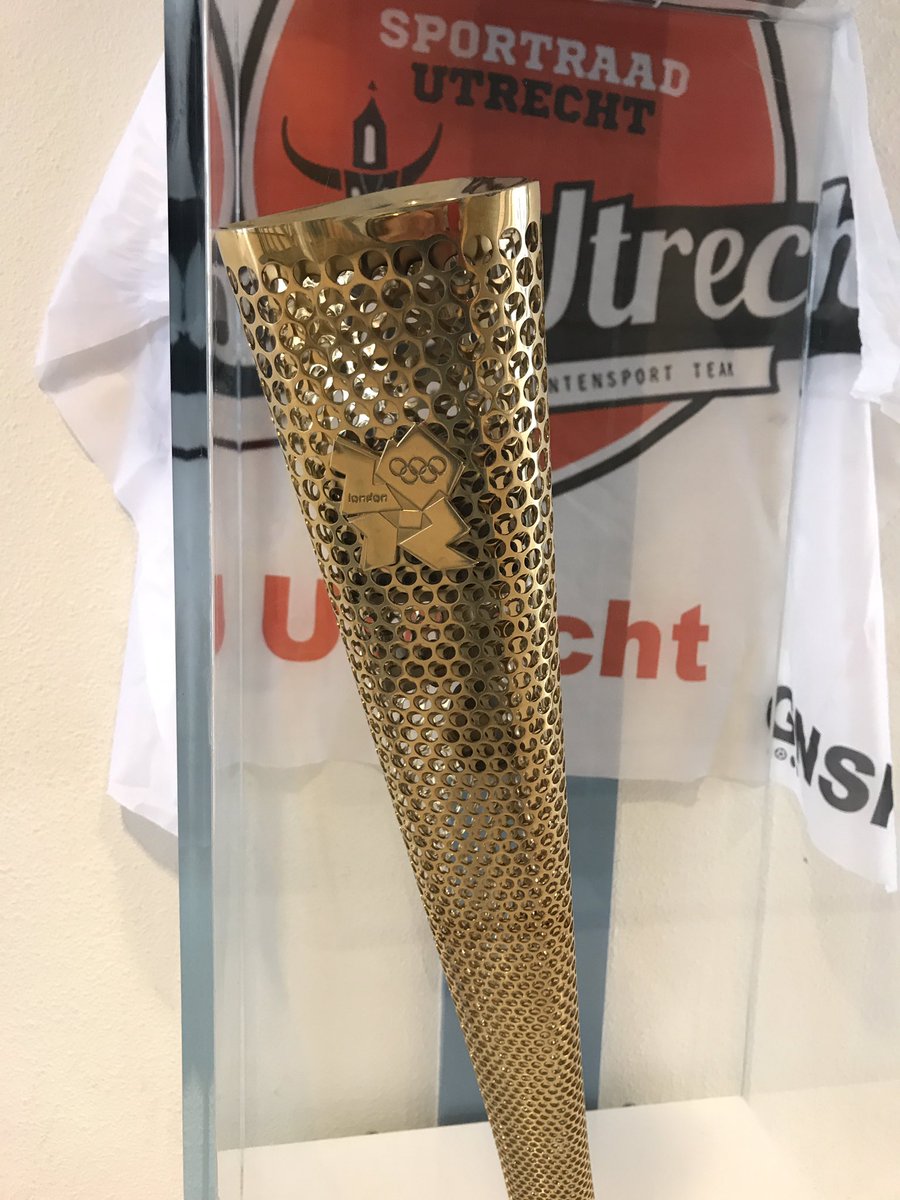 Een van de 204 Olympische fakkels van London 2012 De <a href="/SR_Utrecht/">Sportraad Utrecht</a> heeft hem gekregen van <a href="/Corjansen/">Cor Jansen</a> bedankt! Mooi plekje voor zoeken!
