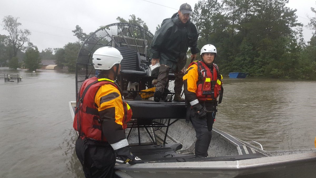 scfdpio's tweet photo. @OCFireRescue , @OrlandoFireDept , #Harvey, #USARTF4
Harvey Update: Florida US&R TF-3 and TF-4 rescued over 160 yesterday, 250 total. https://t.co/KjMlDcvDeP