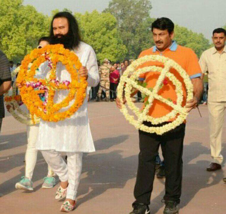 अब ये अफवाह कौन फैला रहा है कि
.
 .
 .
रोहतक जेल के कैदियों ने अपने लिये मजबूत कच्छों की मांग की है।
😂😁😂