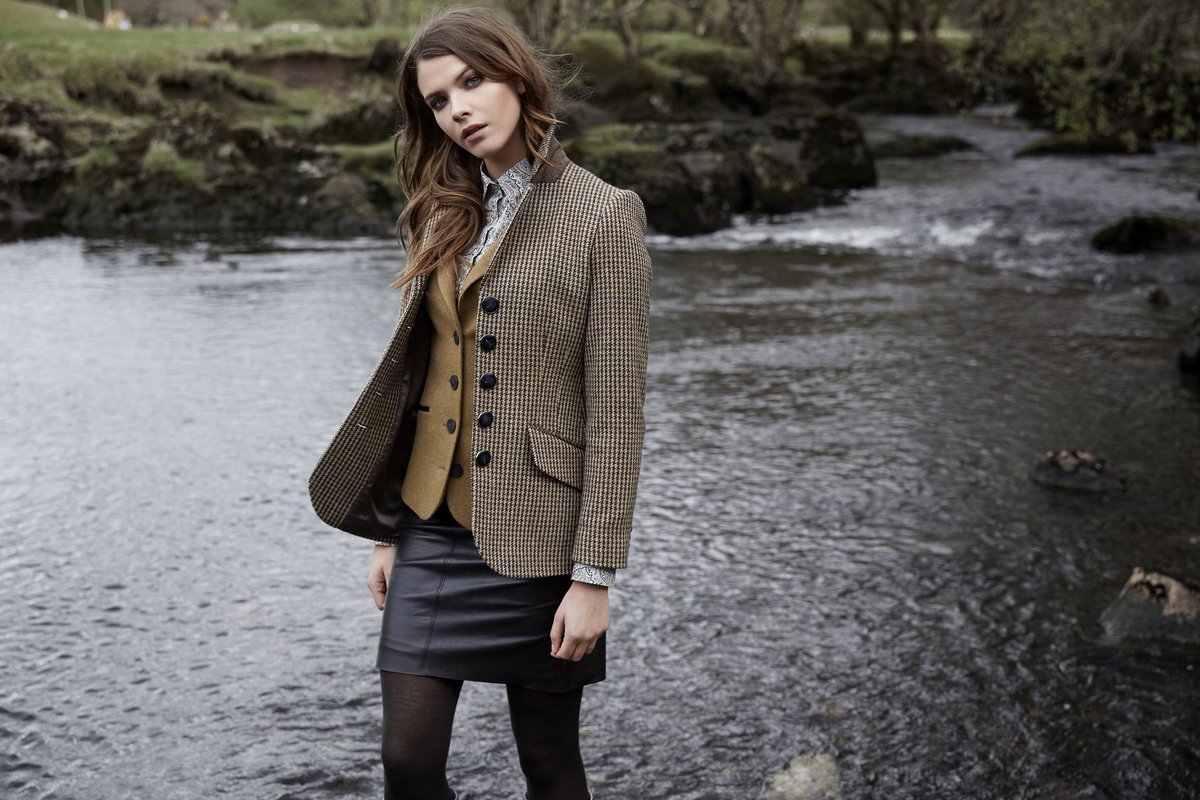 ScottishField's tweet photo. Don't miss the new autumn/winter collection from @reallywildcloth in our bumper Gold Issue - on sale now! #sfgold https://t.co/vvhxyL1F0C