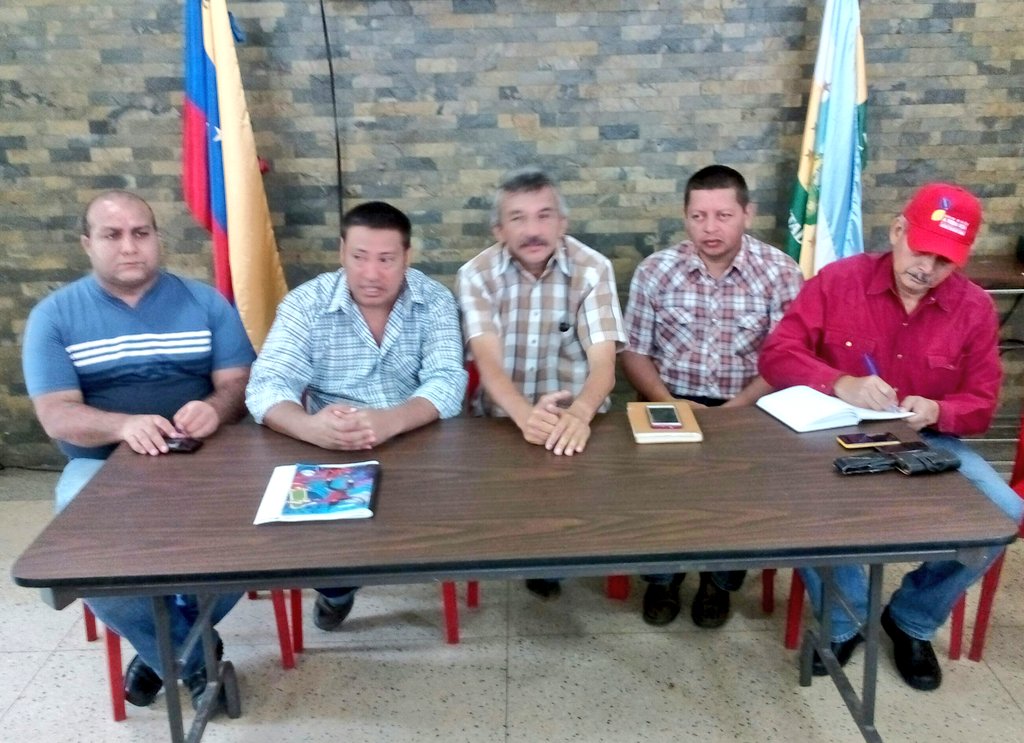 Doujosecam's tweet photo. #AHORA reunión en @Corpollanos con jefes de instituciones del Estado y Comando de Campaña Victorioso en pro de la VICTORIA de @josemvasquez https://t.co/z7cOoFQYBX