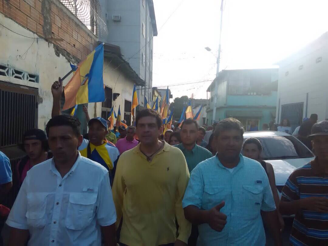 Reinaldosif's tweet photo. Santa Lucía también la dijo Sí a @CarlosOcariz @AvanzadaProgre #MirandaProgresista https://t.co/8f2PTBeNd5