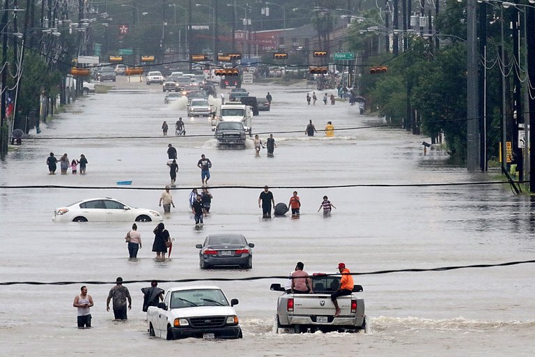 WCUPAVolunteer's tweet photo. Before jumping to provide #Harvey assistance, learn more about what is needed most #DubCserves #HarveyRelief #RamsUp https://t.co/lwCDcpnl59 https://t.co/Xix6p5a5ZF