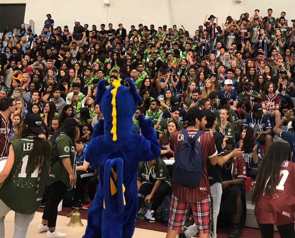 LucyFrom's tweet photo. One thousand+ orientation leaders ready to welcome our new students. Thank you for all you do. https://t.co/hO1bPCg484