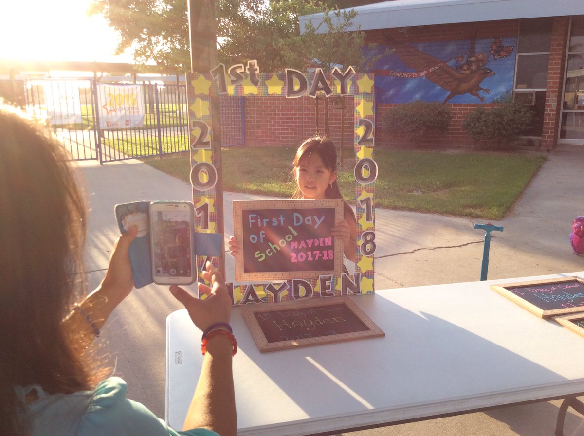 OCDeptofEd's tweet photo. RT @WSDHaydenHawks: Welcome back Hawks! So excited for the new year!
#wsdfirstday #FirstDayInOC https://t.co/pPGY8cksi6
