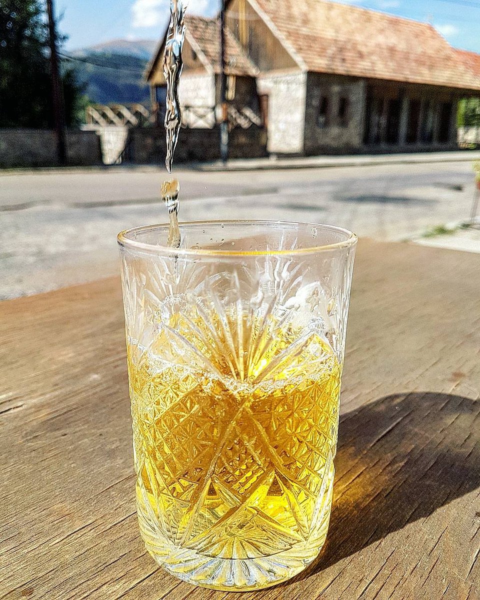NazaniTea's tweet photo. An oolong pour in the alpine village of Dilijan. What a beautiful sight! #oolong #tea #looseleaf #healthy #teapour #alpine #pure #freshair https://t.co/WD2UaVjMAa