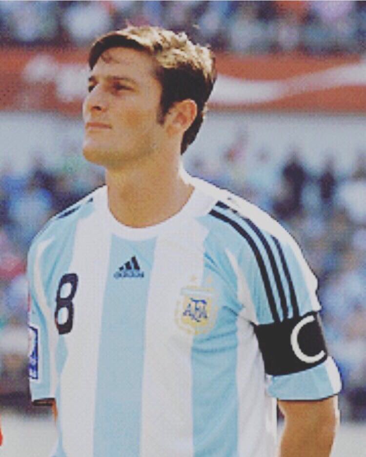 javierzanetti's tweet photo. Hoy acá no se duerme! Esperando a la @afa! Vamos Argentina!!! 🇦🇷
#throwbackthursday #tbt #Seleccion #argentina https://t.co/pyuWKwv7jS