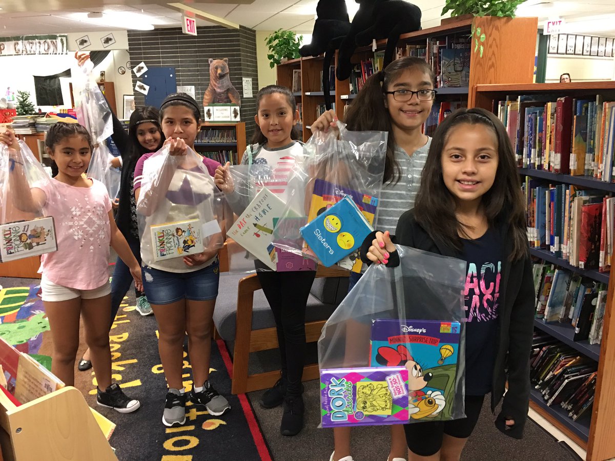 kryanlplibrary's tweet photo. First week of check out at Lake Park School! #ASD4All https://t.co/QRdG4tsxcq