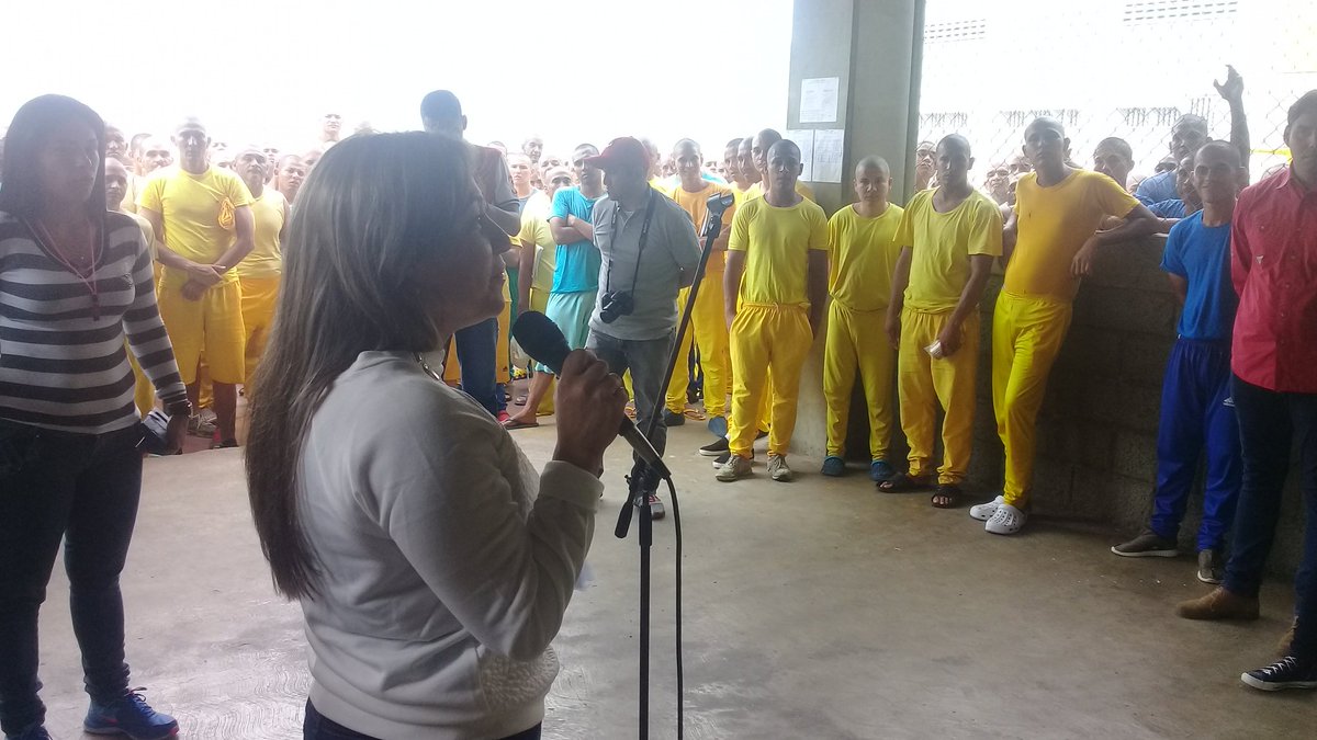 mirelct's tweet photo. #ImperioAquiHayDignidad Continuando con la 7ma gira nacional nos encontramos en Lara inspeccionando centros penitenciarios Fenix y Viloria https://t.co/PgUipwOipw