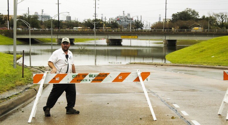 842ndTransBN's tweet photo. Hurricane Harvey has taken its toll. 842 is holding up and praying for TX. We will continue to drive on. @hqSDDC @597thTransBde https://t.co/S7lM6XOjnD