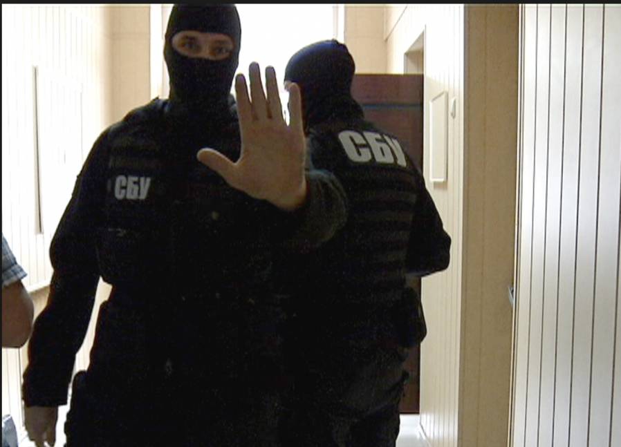 SRAntiFascism's tweet photo. @NovaShpakova #СБУ Seen #PlantingBomb
#Assassiner #Sheremet
https://t.co/GCu0BrJxzV
+#СБУ #IllegalTorture,#Вбивство
Of #Grabovskiy.
#PutTwoAndTwoTogether https://t.co/3qVHkck25U