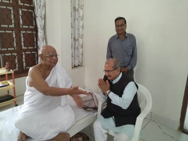 imBhupendrasinh's tweet photo. મહેસાણા ખાતે શ્રી સીમંધર સ્વામી અને આચાર્યશ્રી પદ્મસાગર સુરીશ્વરજી મહારાજની મુલાકાત લઇ તેમના આશીર્વચન મેળવ્યા. https://t.co/zAnYiiYf9s