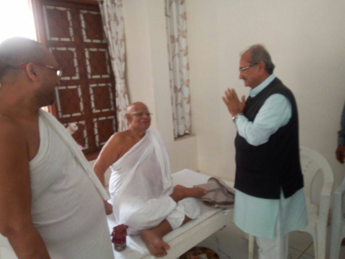 imBhupendrasinh's tweet photo. મહેસાણા ખાતે શ્રી સીમંધર સ્વામી અને આચાર્યશ્રી પદ્મસાગર સુરીશ્વરજી મહારાજની મુલાકાત લઇ તેમના આશીર્વચન મેળવ્યા. https://t.co/zAnYiiYf9s