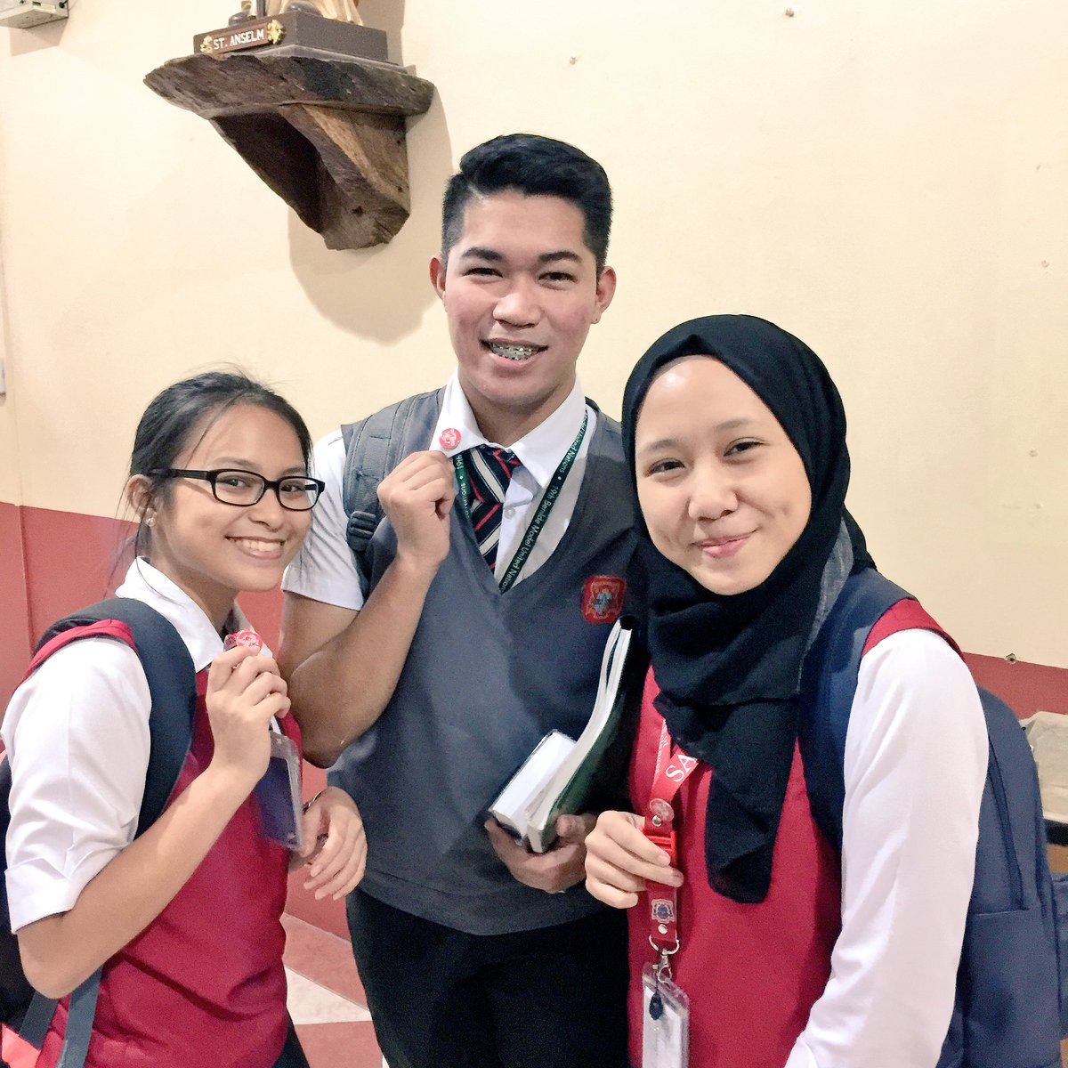 ssha_sbu's tweet photo. Get SSHA Collar Pin! Experience Extra-ordinary Leadership with SSHA (with Polsci Majors)  #SSHAEndlessLeadership #BeyondSOC https://t.co/Coo8PiVV2n