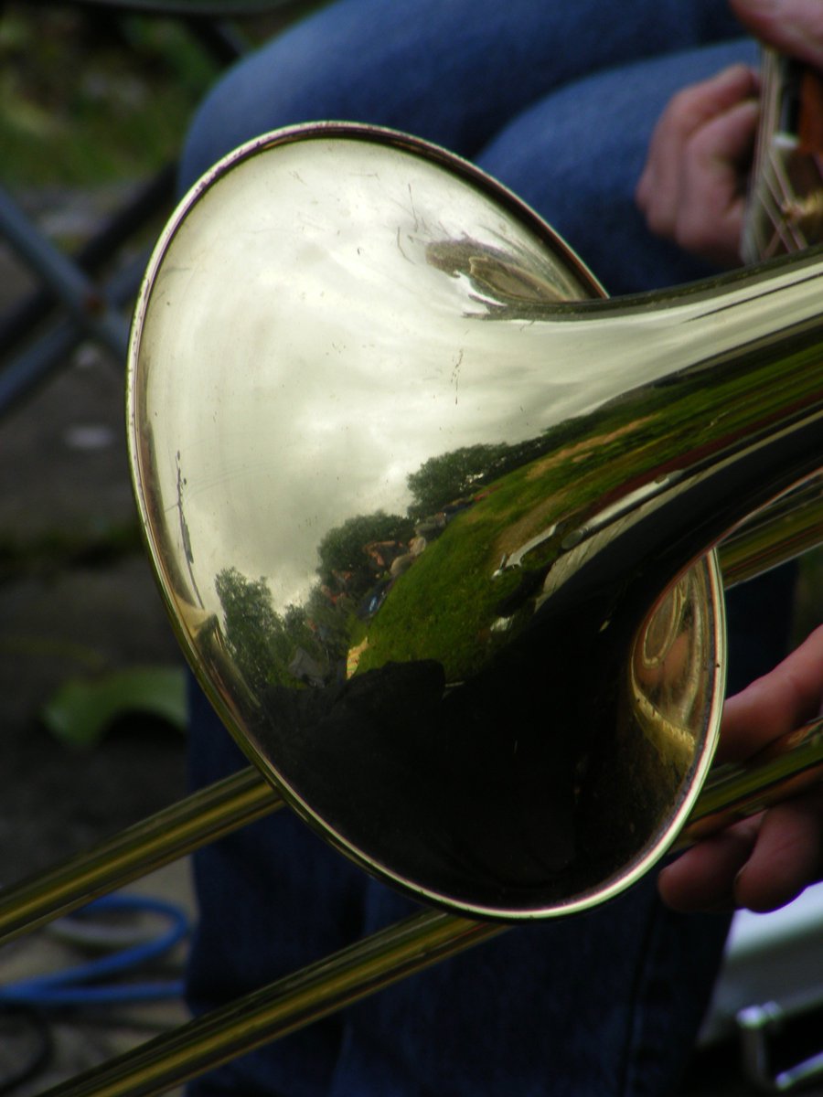 Listening to Rick Taylor working on an arrangement for The Poozies. Woohoo, There'll be no sitting down on that gig! <a href="/pooziepooz/">The Poozies</a>  <a href="/pamskyes/">pam</a>
