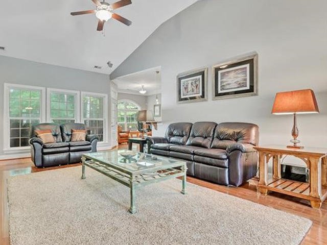 mathilderealtor's tweet image. 2139 Eskridge Terrace | Lake Wylie, SC 29710

$325,000 | 4 Beds | 3 Baths
2,255 sqft | .26 acres

See it here: rinehartrealty.com/blog/a-mill-cr…