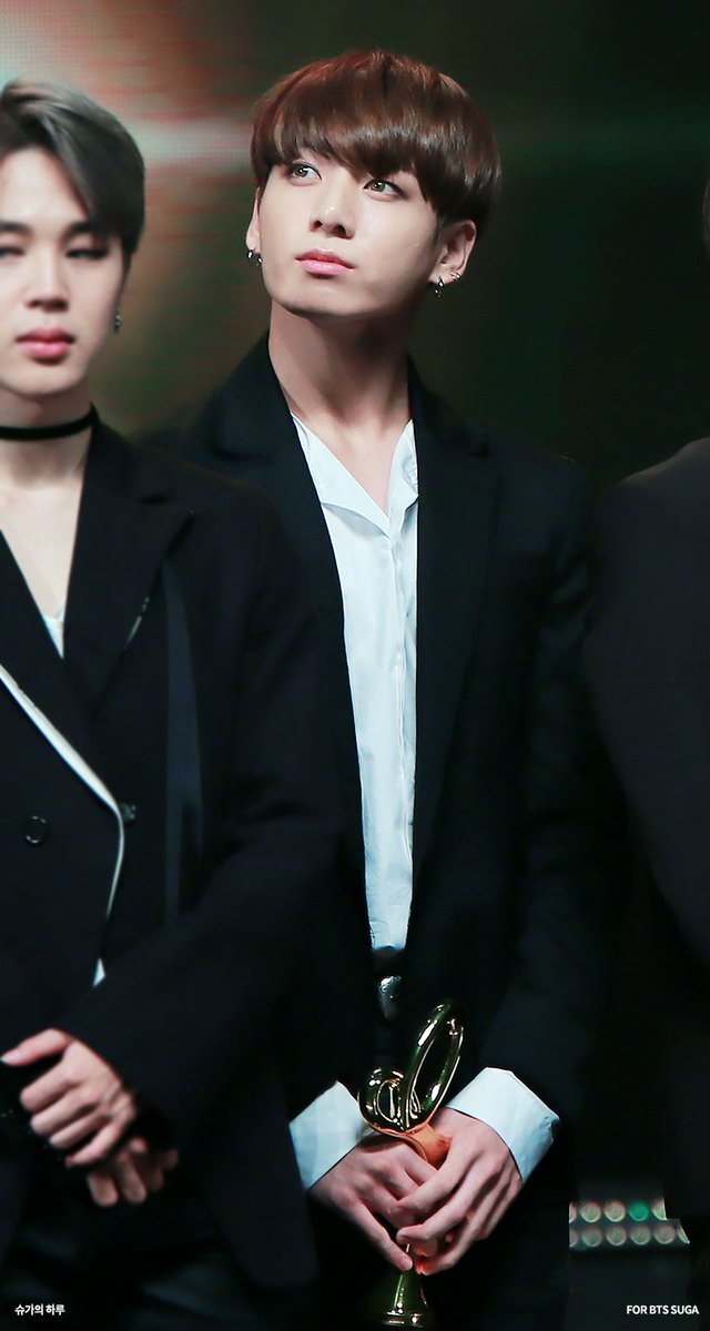 황막꾹!! 방탄소년단의 황금막내 정국아 생일축하해🎊 황금길만 걷기를💝
#HAPPYJKDAY #꾹이생일ㅊㅋ
<a href="/BTS_twt/">방탄소년단</a>