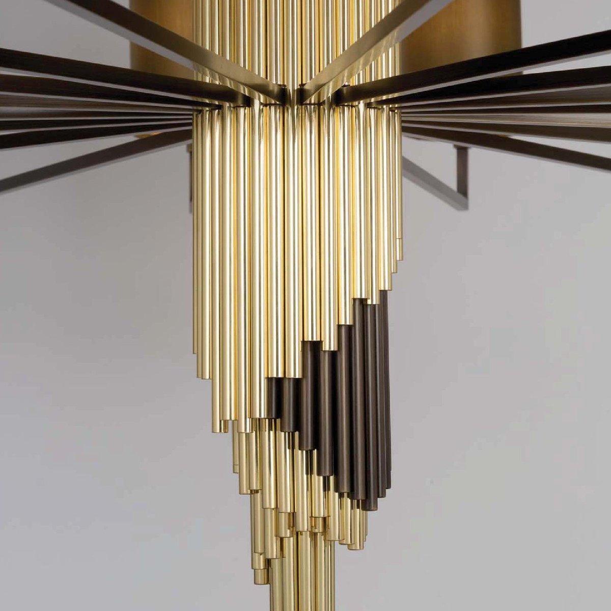 officinaluce's tweet photo. Shine 36-lights chandelier with natural and burnished brass structure #flute #officinaluce #noveltiesedition #2017 https://t.co/SKr2MvjPNA