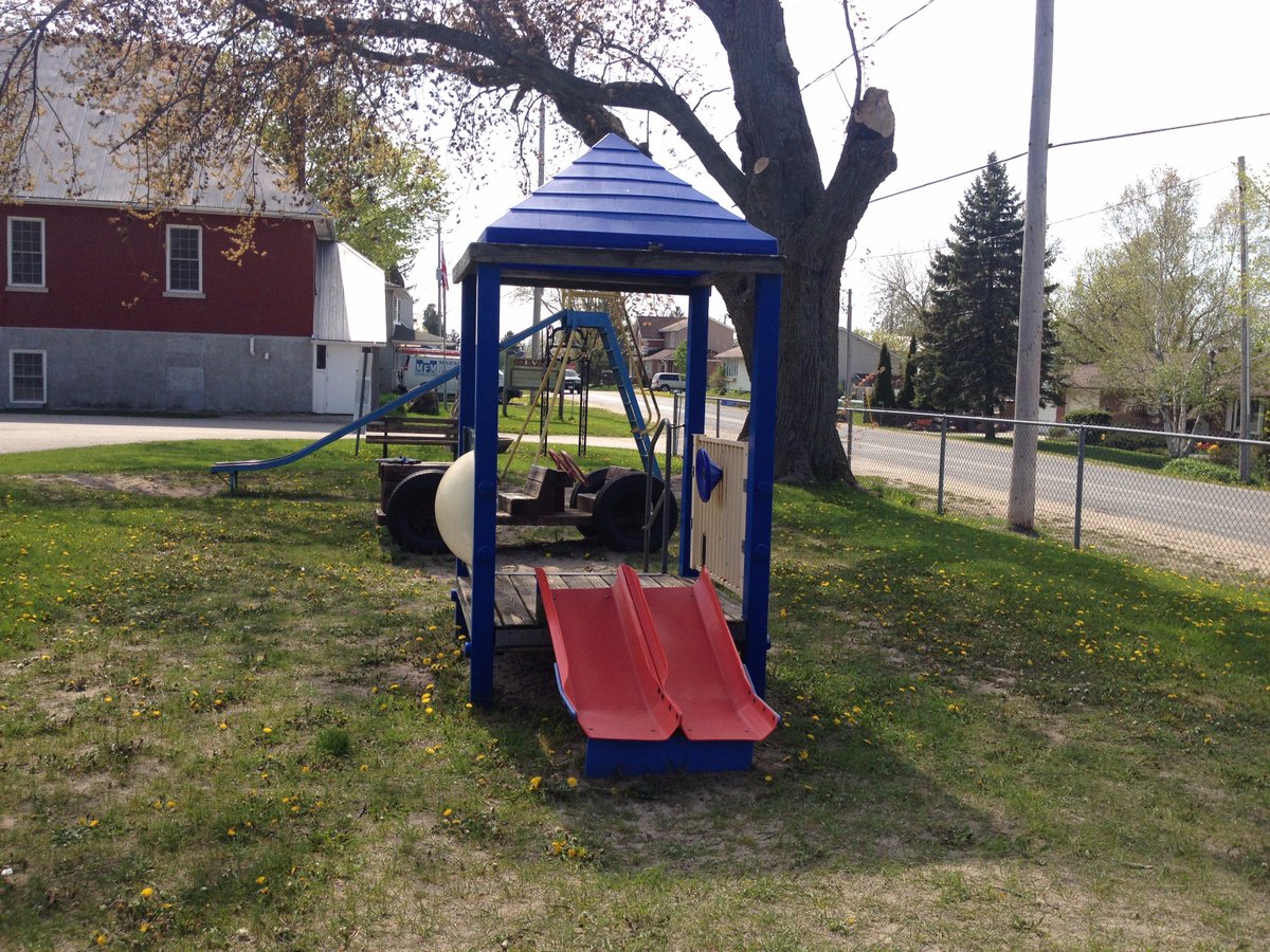 openspaceinc's tweet photo. The before and after of Victoria Park in @essatownship! Beautiful playground to go with their beautiful ball diamond! #playground #revamp https://t.co/9gDaQPwy0t