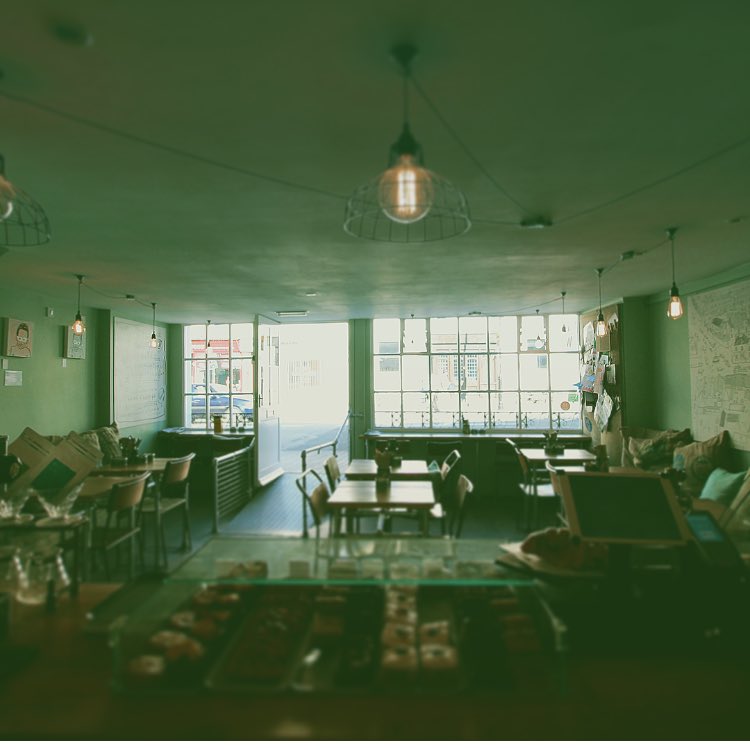 BrewAndBakeHQ's tweet image. We've gone greener thanks to @enamelshades. Edison bulbs now LED. #lessenergymorelight #lessheat #energysaving #doingourbitfortheplanet