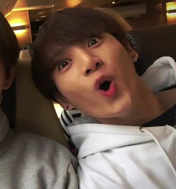 Eeka_aljufri's tweet photo. Happy Birthdayy Jeon Jungkook!! A.k.a INTERNATIONAL PLAYBOY 😍😆 @BTS_twt 생일 축하해요 전정국!!! 🎉👏💗🎈🎈 #HBJK https://t.co/I2WNOvhSWJ