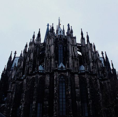 ➽ Ｔｈｅ Ｃａｓｔｌｅ.