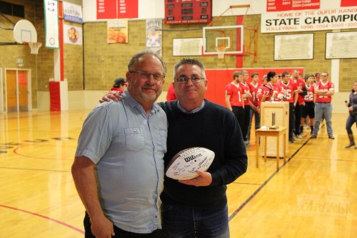 HaystackB's tweet image. Dufur Ranger Football vs Falls City tonight at 7. Listen to Stan Fargher &amp;amp; Shannon Milburn on Gorge Country Y102 and gorgecountry.com