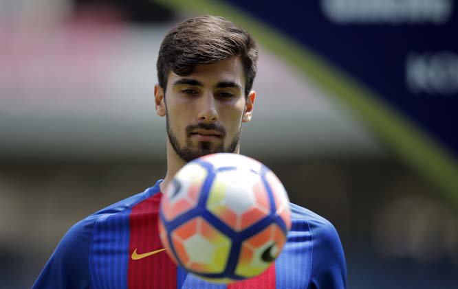 wahs_official's tweet photo. Tottenham are discussing a deal to sign Barcelona midfielder Andre Gomes.
@SpursOfficial @FCBarcelona https://t.co/wL3cnzdi6c