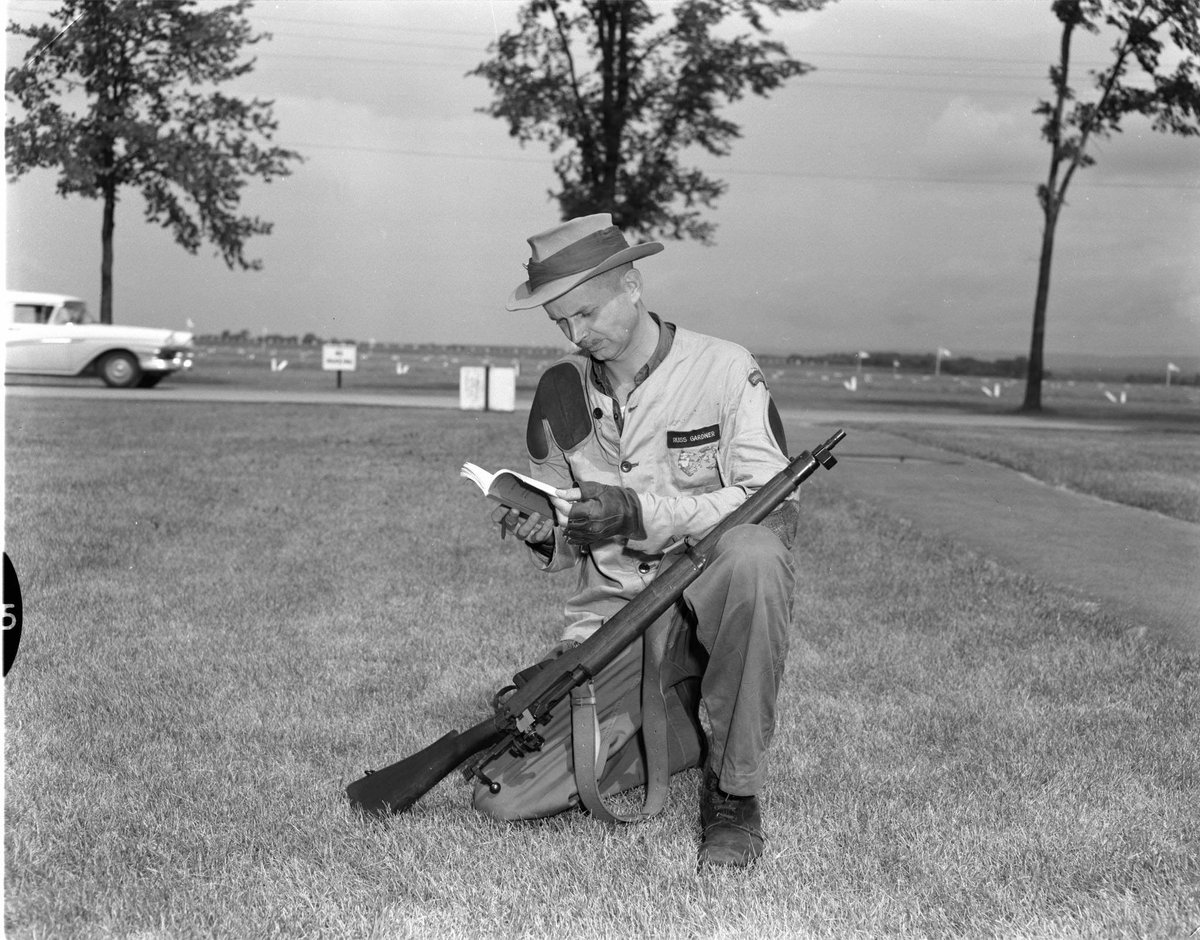 Armeecanadienne's tweet photo. #JeudiRétro Le Capt Russ Gardner a remporté le match des novices en 1959. #CTALFAC https://t.co/f6kAcN9smM https://t.co/xFDuMhMhGu