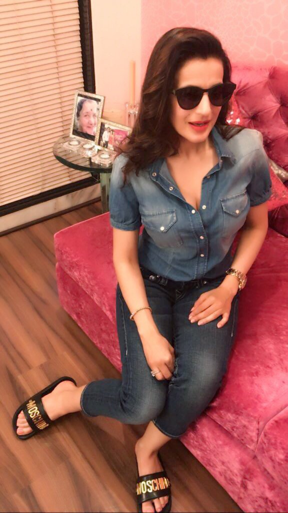 ameesha_patel's tweet photo. Hey tweethearts people r falsely saying that I am part of an event in PATNA on 27th September.. false news as of now https://t.co/Z897lAv3kE