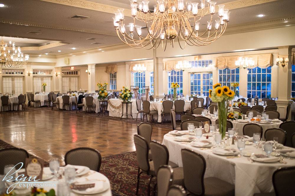 njwedding's tweet photo. #Ballroom for your #wedding at the Rams' Head Inn, #Galloway, #NJ -> https://t.co/BmULii95rA #njwedding #ramsheadinn https://t.co/6IyioKQTrt