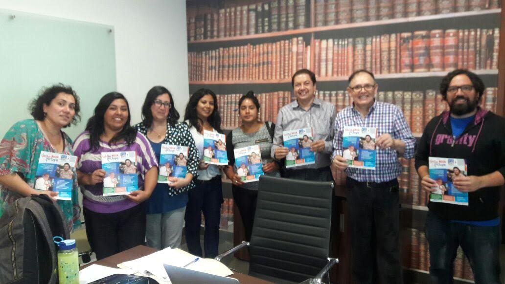 RChileIncluye's tweet photo. Gente leyendo #RevistaChileIncluye #EstudiantesDelCurso #DeLenguaDeSeñas https://t.co/TojT8nt8Bo
