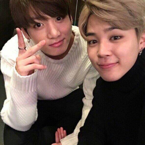 jiminnn_v's tweet photo. グク誕生日おめでとう💕ウリマンネが日本だったら20歳だなんて信じられない😭
これからもファイティン〜〜！💓
#HappyJungkookDay 
#꾸기생일ㅊㅋ 
#황금막내
#골든데이2017 https://t.co/ValEZcE6Ld