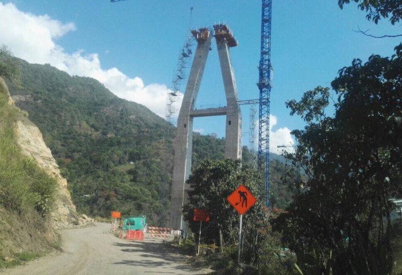 Info_Estructura's tweet photo. Durante el mes de septiembre, octubre, noviembre y diciembre estará cerrada la vía Curos - Málaga #Santander https://t.co/eQ1tYg5CLn https://t.co/BiewN4Fyrm
