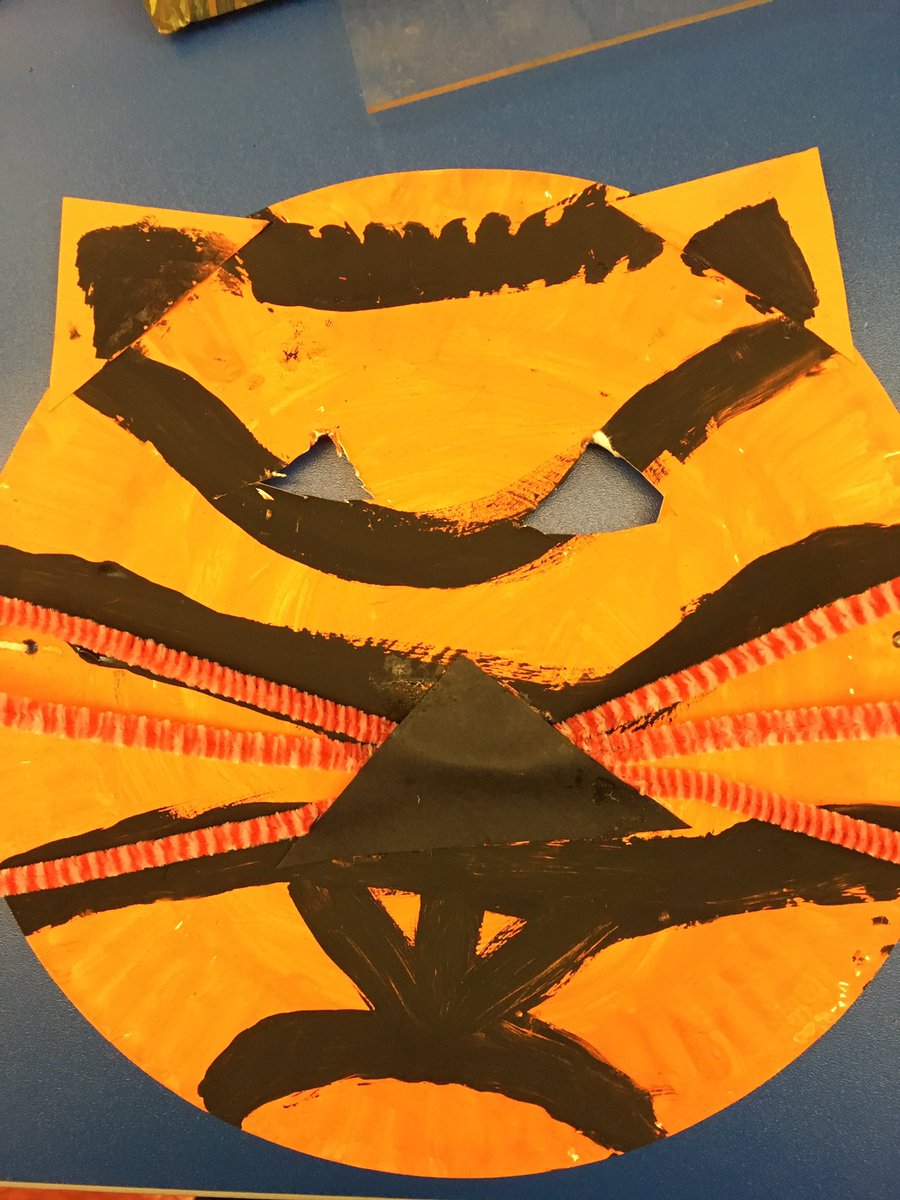 ideastores's tweet photo. Hear them roar! Tigers are let loose in #canarywharf #animalagent fun @ideastores #SummerReadingChallenge https://t.co/NCqjXwZkxX