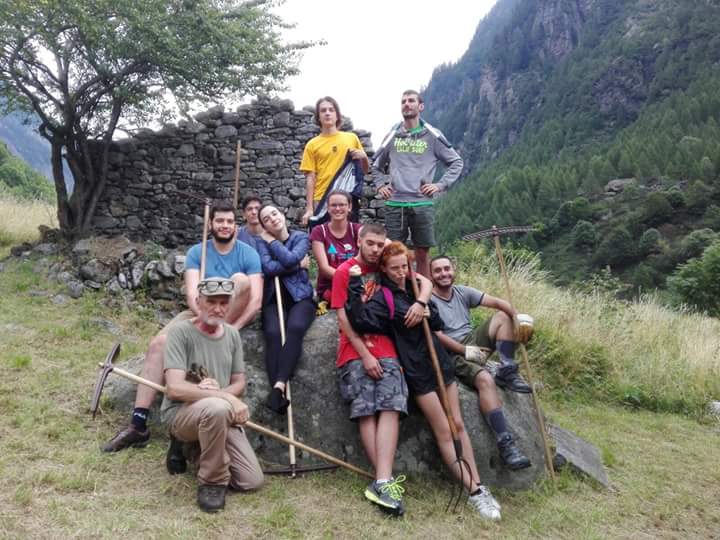 ValCodera's tweet photo. Accade in #valCodera
#giovani del #Serviziocivile #internazionale per la #manutenzione del #territorio #alpino #montagnafuturo https://t.co/pnEvuXuPjl