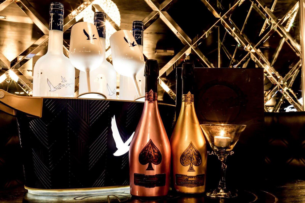 PlayersBarBham's tweet photo. If you want a to be with the hottest people in Birmingham in the VIP,  make sure you book your tables before the weekend as they sell out🥂 https://t.co/Y76ndJjMvE
