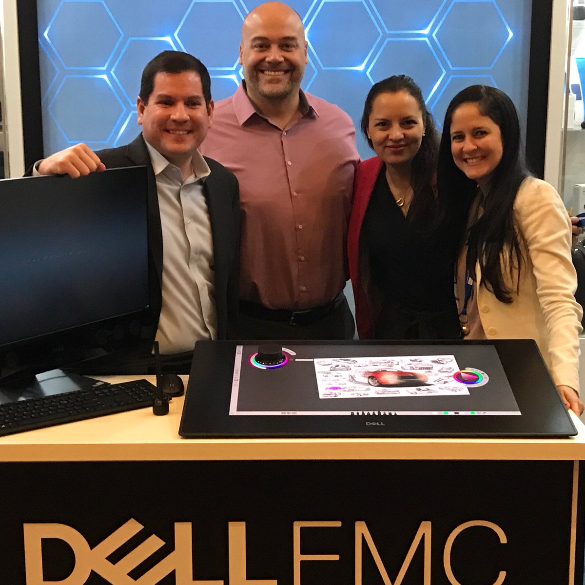 AlejandraAtDell's tweet photo. #LATAMPartnerSummit #extraordinarytogether  Client Solutions presenting new Dell CANVAS https://t.co/PedmXVeIFT