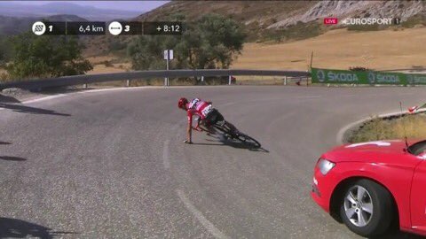 Game on at the Vuelta. Mechanical and then a crash for Froome. #LV2017