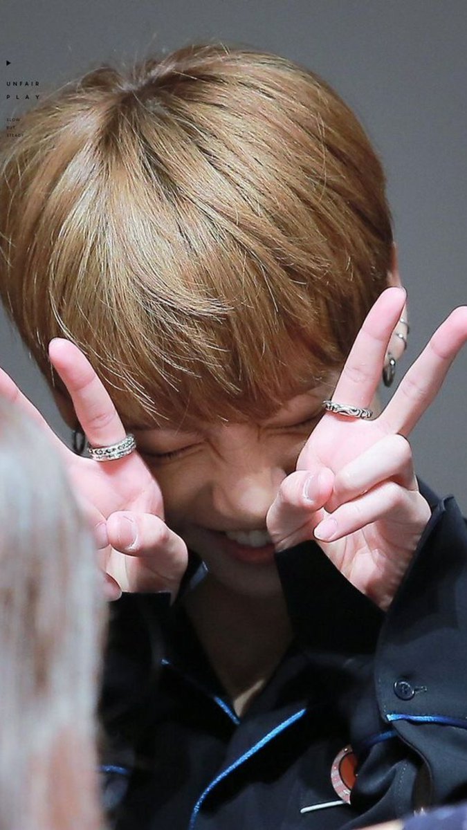 #HappyJungkookDay 
A.R.M.Y'lerin minik tavşanıı, golden maknaemiz iyi ki doğduuun💞💞💞🎉🎉🎉