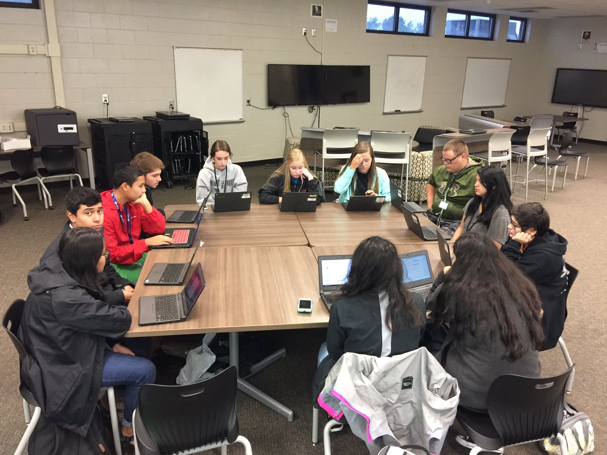 Studio113_EHHS's tweet photo. .@Studio113_EHHS students are preparing for "The Front Porch." It'll be a rockin' good time tomorrow. #edchat https://t.co/0CdSAbwSDg https://t.co/hw62wl1ezS