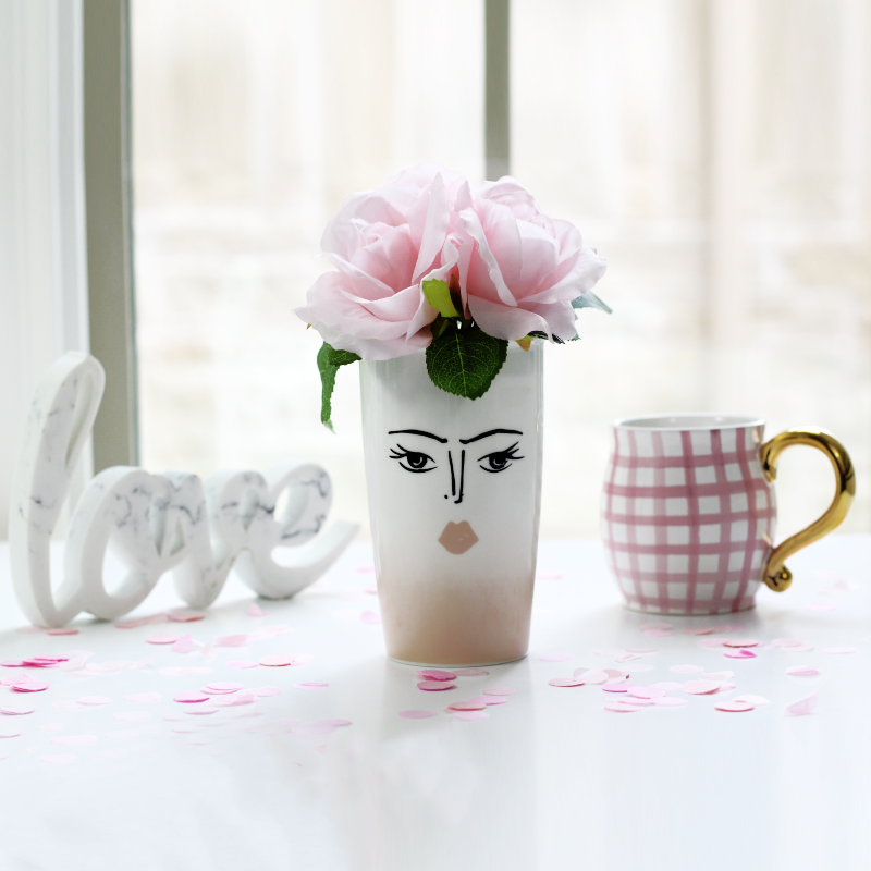 Dede_Watson's tweet photo. How funny that my #mugface (452 likes) gets more likes than I do (299) on #Instagram lol. https://t.co/7XuZIOap0b https://t.co/2bGN1LvCB0
