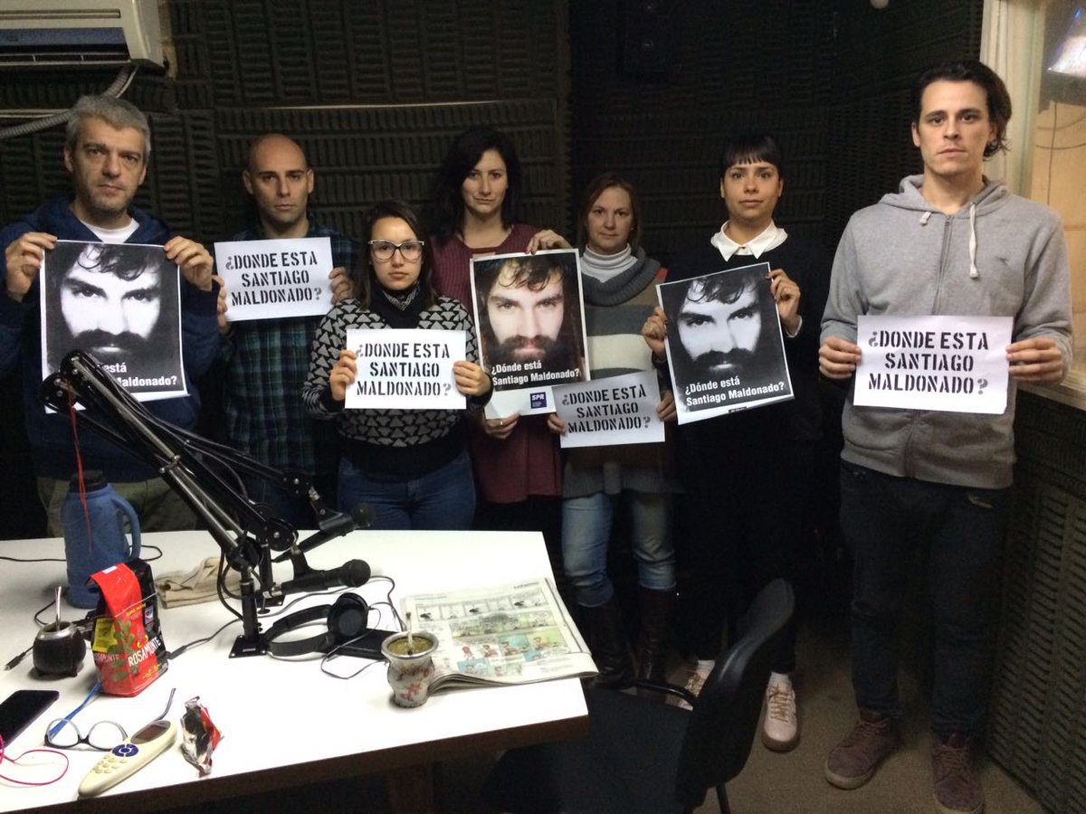 radiounr's tweet photo. Los trabajadores de @Radio_UNR exigimos que nos digan dónde está Santiago Maldonado. https://t.co/VCn1RCIaVa @spr_prensa https://t.co/5IXOkJnlTQ