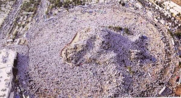blanddzaee's tweet photo. The day of #Arafah is the day of #Hajj. #Allah will save more people from the Hell fire on this day than any other day.May Allah save us all https://t.co/XcvkbxZ76D