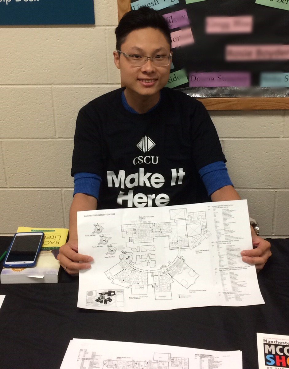 _ctmanchester's tweet photo. Long Le, of East Hartford, a business accounting major, staffed a welcome table to assist fellow students during the first week of classes. https://t.co/r8Knu8SRep